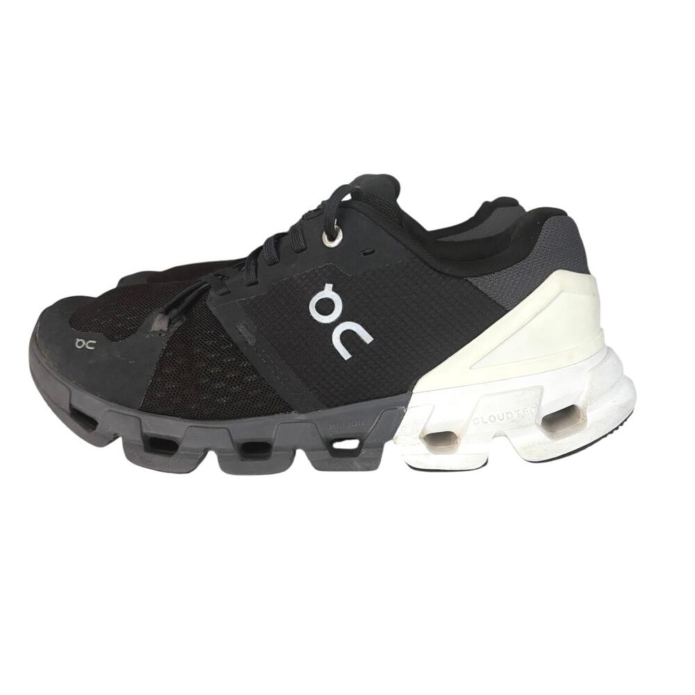 On Cloudflyer 4 running shoes black white size 8 women’s athletic training gym